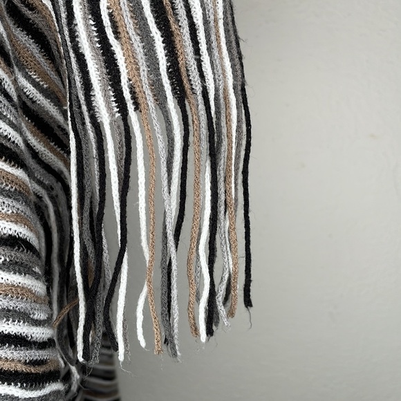 Cejon fringed topper/ shawl /scarf /cape /wrap one size - Picture 6 of 6